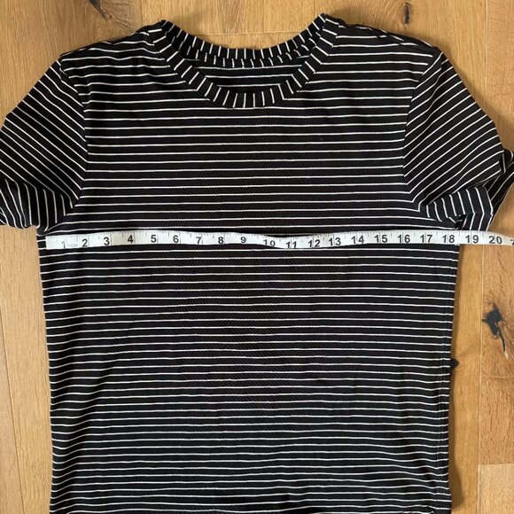 ✨ Lululemon Love Crew T-Shirt – Black/White Stripe – Womens Size 6-8 - Picture 14 of 16